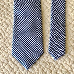 Charles Tyrwhitt blue houndstooth tie